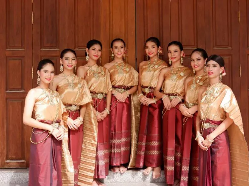trang phuc truyen thong thai lan tinh hoa van hoa xu chua vang